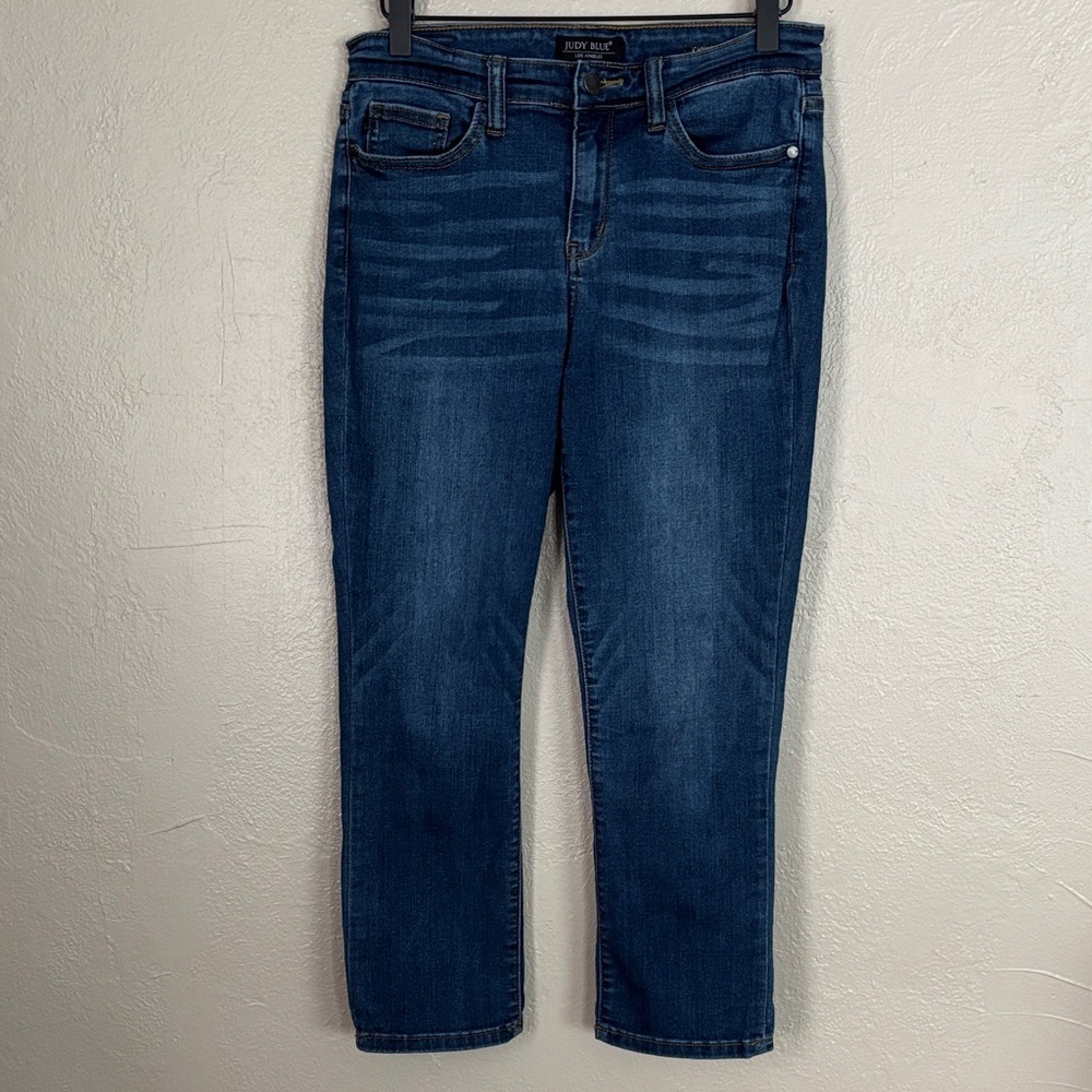 Judy Blue Mid Rise Capri Stretch Jean Medium Wash 7/28